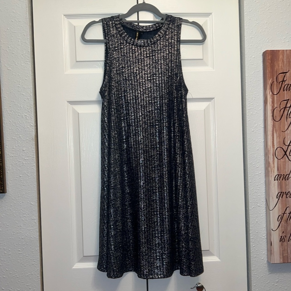 Women’s dress. Large